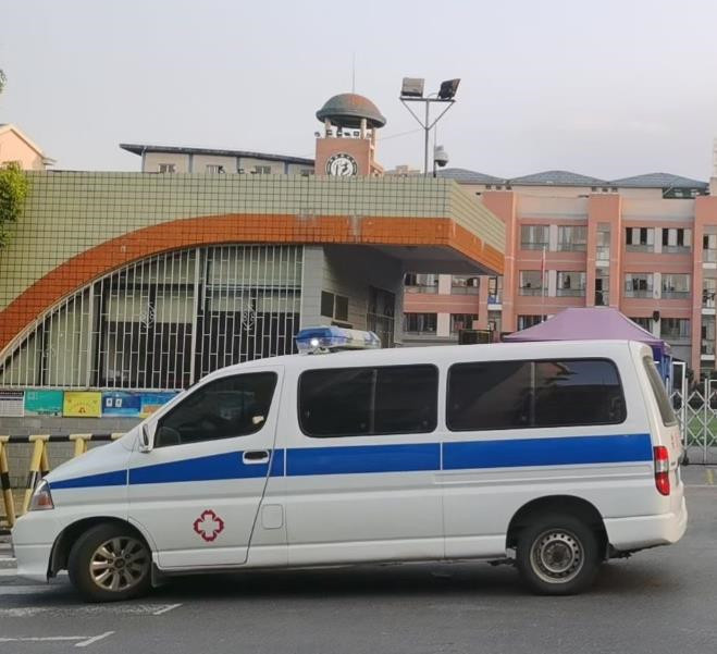 丹凤救护车出租护送骨折病人一公里多少钱